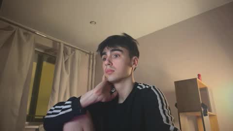 Snapshot of stralght_twinks chatting on 03-05-26, 05:31 Ray online show from 03-05-26, 05:31