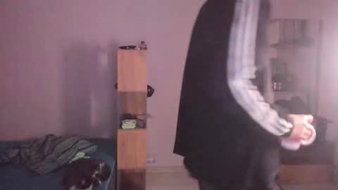 Snapshot of stralght_twinks chatting on 03-16-26, 05:17 Ray online show from 03-16-26, 05:17