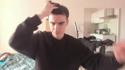 Snapshot of stralght_twinks chatting on 03-17-26, 12:30 Ray online show from 03-17-26, 12:30