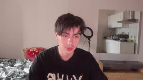 Snapshot of stralght_twinks chatting on 05-19-26, 02:07 Ray online show from 05-19-26, 02:07