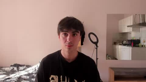 Snapshot of stralght_twinks chatting on 05-23-26, 02:43 Ray online show from 05-23-26, 02:43