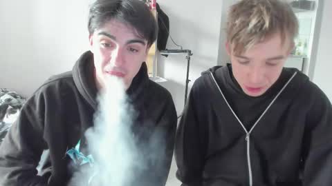 Snapshot of stralght_twinks chatting on 05-29-26, 09:51 Ray online show from 05-29-26, 09:51