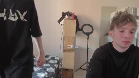 Snapshot of stralght_twinks chatting on 06-02-26, 04:47 Ray online show from 06-02-26, 04:47