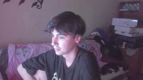 Snapshot of stralght_twinks chatting on 06-13-26, 12:52 Ray online show from 06-13-26, 12:52