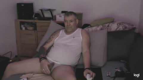 Snapshot of stranger1966 chatting on 01-18-26, 12:14 Stranger online show from 01-18-26, 12:14