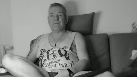 Snapshot of stranger1966 chatting on 02-18-26, 05:58 Stranger online show from 02-18-26, 05:58