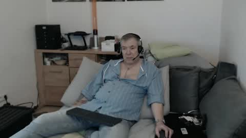 Snapshot of stranger1966 chatting on 03-09-26, 11:36 Stranger online show from 03-09-26, 11:36