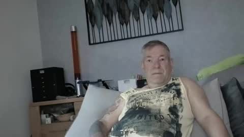 Snapshot of stranger1966 chatting on 05-21-26, 06:09 Stranger online show from 05-21-26, 06:09