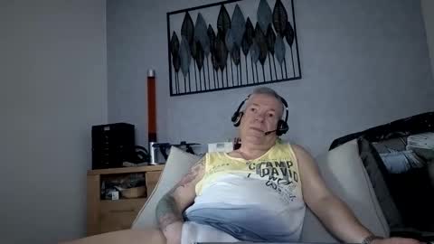Snapshot of stranger1966 chatting on 05-27-26, 08:44 Stranger online show from 05-27-26, 08:44