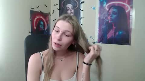 Snapshot of stranger_giirl chatting on 05-11-26, 11:49 Amalia online show from 05-11-26, 11:49
