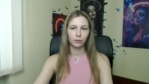 Snapshot of stranger_giirl chatting on 06-17-26, 06:16 Amalia online show from 06-17-26, 06:16