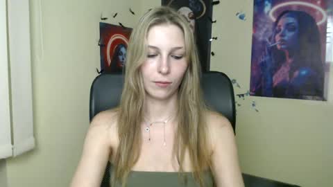 Snapshot of stranger_giirl chatting on 06-24-26, 07:57 Amalia online show from 06-24-26, 07:57