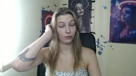 Snapshot of stranger_giirl chatting on 06-29-26, 05:46 Amalia online show from 06-29-26, 05:46