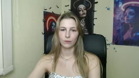 Snapshot of stranger_giirl chatting on 06-29-26, 10:26 Amalia online show from 06-29-26, 10:26