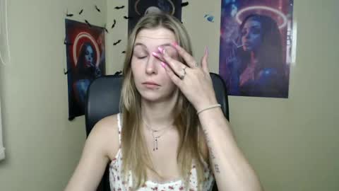 Snapshot of stranger_giirl chatting on 07-12-26, 11:56 Amalia online show from 07-12-26, 11:56