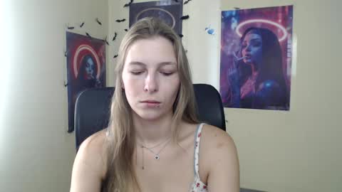 Snapshot of stranger_giirl chatting on 07-14-26, 06:07 Amalia online show from 07-14-26, 06:07
