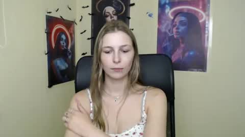 Snapshot of stranger_giirl chatting on 07-14-26, 10:21 Amalia online show from 07-14-26, 10:21