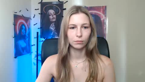 Snapshot of stranger_giirl chatting on 07-20-26, 06:06 Amalia online show from 07-20-26, 06:06