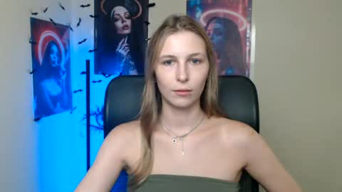 Snapshot of stranger_giirl chatting on 07-20-26, 10:39 Amalia online show from 07-20-26, 10:39