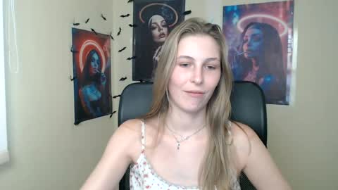 Snapshot of stranger_giirl chatting on 07-27-26, 12:23 Amalia online show from 07-27-26, 12:23