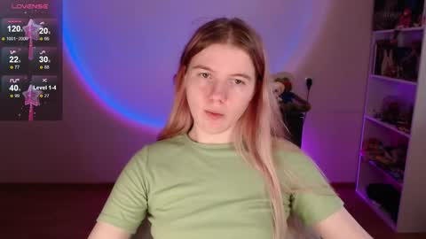 Snapshot of strawberry_juli chatting on 02-15-26, 07:51 Juli online show from 02-15-26, 07:51