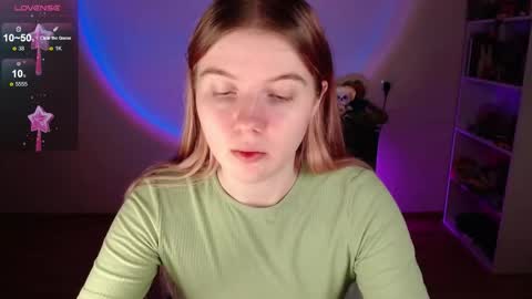 Snapshot of strawberry_juli chatting on 02-17-26, 04:31 Juli online show from 02-17-26, 04:31