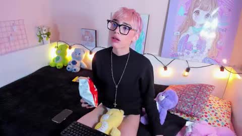 Snapshot of strawberry_kitty_ chatting on 11-15-25, 04:21 strawberry_kitty_ online show from 11-15-25, 04:21