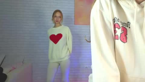 Alice and Violetta online show from 11-14-25, 09:46