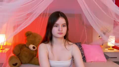Snapshot of strawbunnybite chatting on 06-20-26, 02:53 Bunny online show from 06-20-26, 02:53