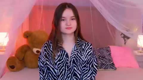 Snapshot of strawbunnybite chatting on 07-05-26, 02:35 Bunny online show from 07-05-26, 02:35