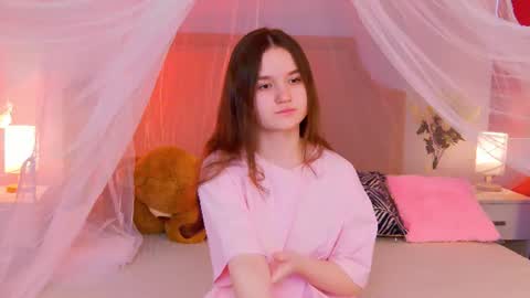 Snapshot of strawbunnybite chatting on 07-11-26, 02:42 Bunny online show from 07-11-26, 02:42