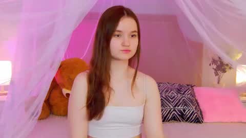 Snapshot of strawbunnybite chatting on 07-12-26, 02:41 Bunny online show from 07-12-26, 02:41