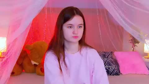 Snapshot of strawbunnybite chatting on 07-19-26, 02:43 Bunny online show from 07-19-26, 02:43
