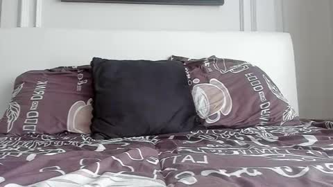 Snapshot of strong_arni chatting on 03-08-26, 10:08 Strong Arni online show from 03-08-26, 10:08