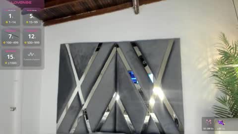 Snapshot of strong_girl_ chatting on 12-17-25, 10:43 Alexa online show from 12-17-25, 10:43