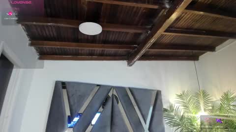 Snapshot of strong_girl_ chatting on 12-22-25, 11:07 Alexa online show from 12-22-25, 11:07