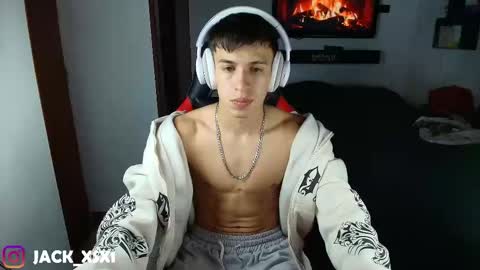 Snapshot of strong_jackxxx chatting on 02-09-26, 04:05 Daddy Jack online show from 02-09-26, 04:05