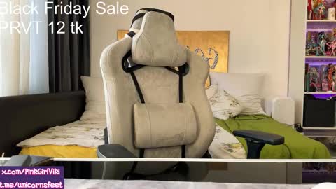 Snapshot of strupedsunicorns chatting on 11-25-25, 01:00 goddess online show from 11-25-25, 01:00