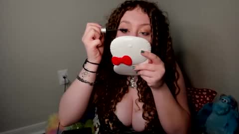 Snapshot of strwbby chatting on 11-18-25, 03:45 Strwbby online show from 11-18-25, 03:45