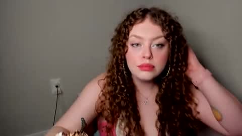 Snapshot of strwbby chatting on 11-22-25, 04:00 Strwbby online show from 11-22-25, 04:00