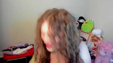 Snapshot of strwbby chatting on 11-30-25, 06:17 Strwbby online show from 11-30-25, 06:17