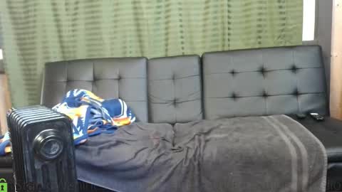 Snapshot of studiowahines chatting on 01-12-26, 04:01 StudioWahines online show from 01-12-26, 04:01