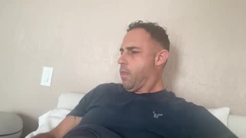 Snapshot of stukeswg chatting on 09-08-25, 08:41 Simon online show from 09-08-25, 08:41