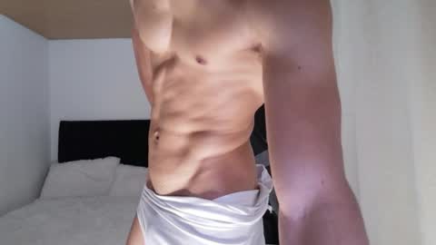 stylish man online show from 04-08-26, 02:17