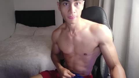 stylish man online show from 04-15-26, 12:01