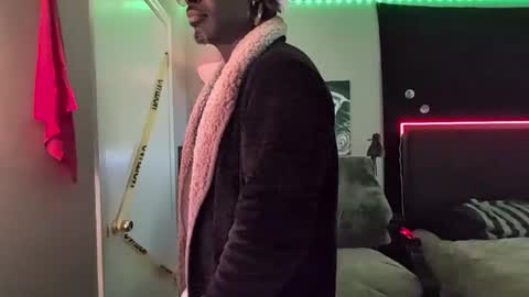 Snapshot of suavechocolatecity chatting on 09-21-25, 09:05 Hot Chocolate online show from 09-21-25, 09:05