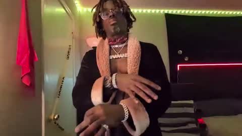 Snapshot of suavechocolatecity chatting on 10-05-25, 06:56 Hot Chocolate online show from 10-05-25, 06:56