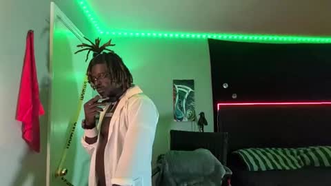 Snapshot of suavechocolatecity chatting on 11-08-25, 11:43 Hot Chocolate online show from 11-08-25, 11:43