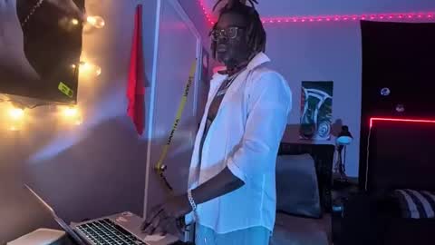 Hot Chocolate online show from 11-16-25, 08:31