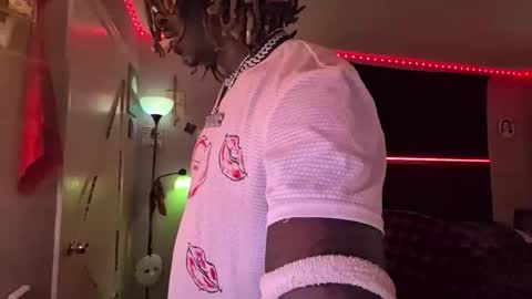 Snapshot of suavechocolatecity chatting on 05-18-26, 01:50 Hot Chocolate online show from 05-18-26, 01:50